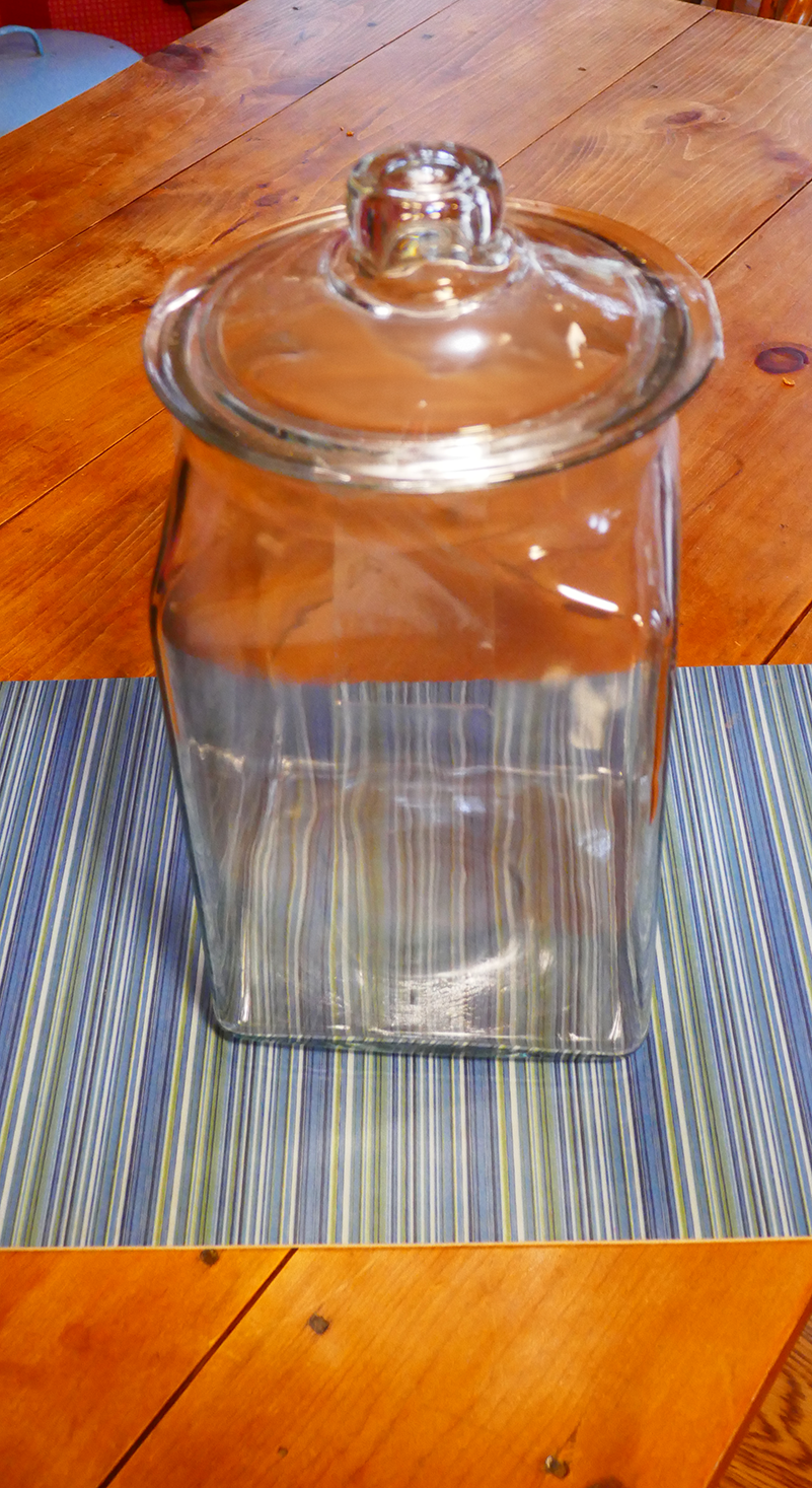 Glass jar