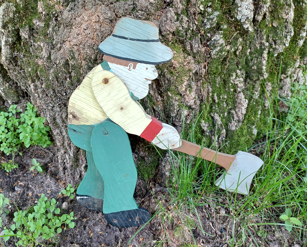 creamer, sugar bowl, salt and peppershakers