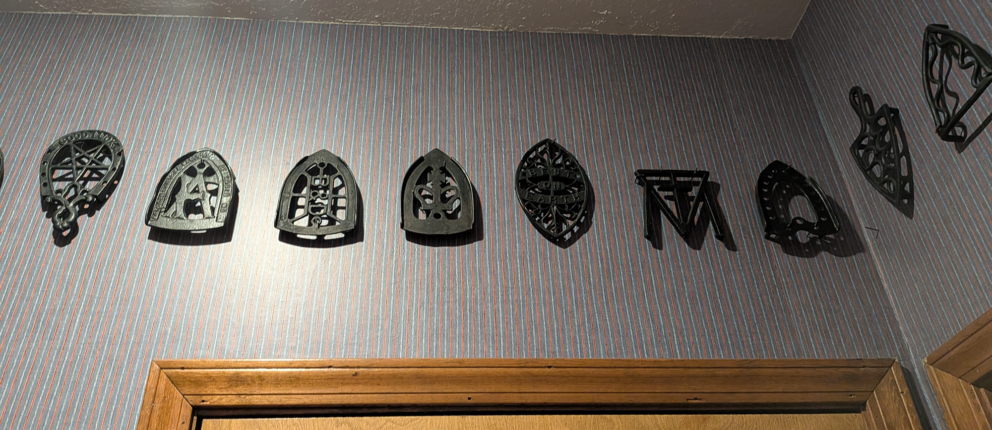 WallTrivet2000X870